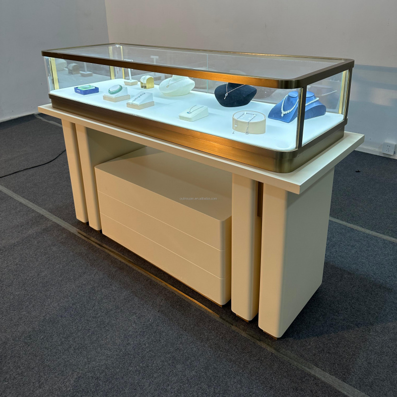Maßgefertigter Edelstahl-Schmu – Jewelry Store For Watches Bewertung und Preis