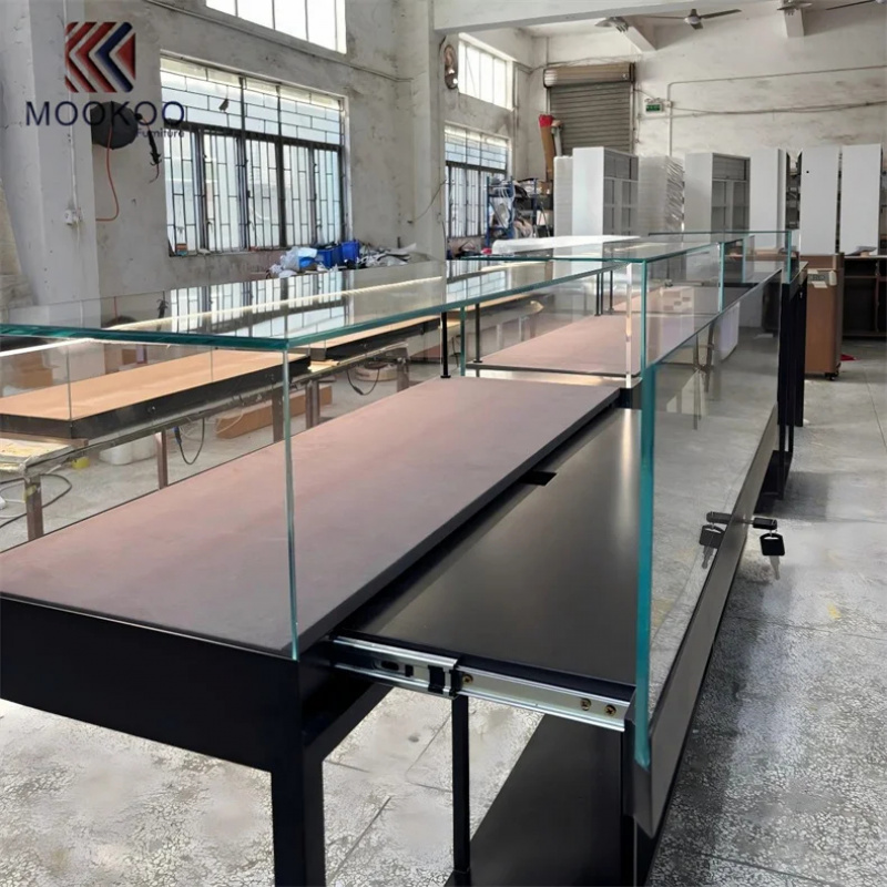 Anpassbare Glasvitrine mit Met – Jewelry Store For Watches Bewertung und Preis
