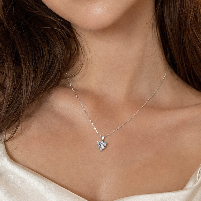 Simulierter Moissanit-Diamant- – Crystal Choker Necklace Bewertung und Preis